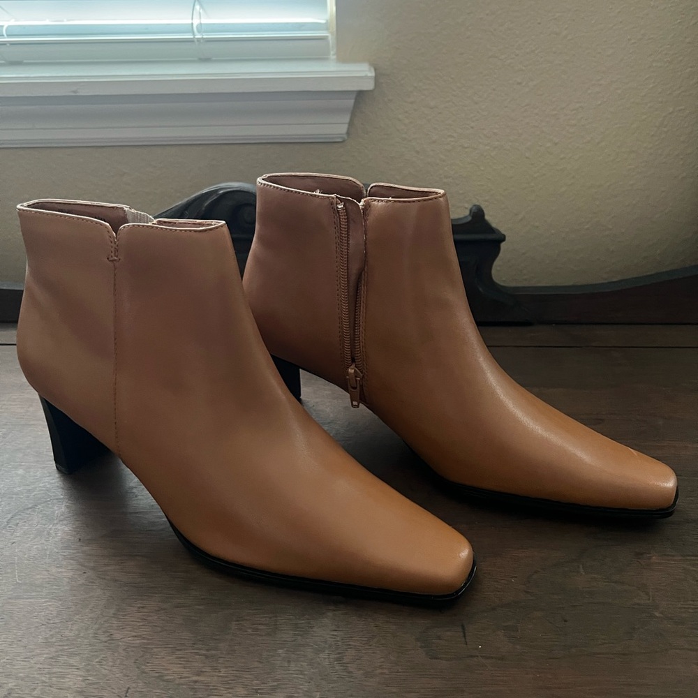 NEW Bass Tan Ankle Booties - Size 9.5